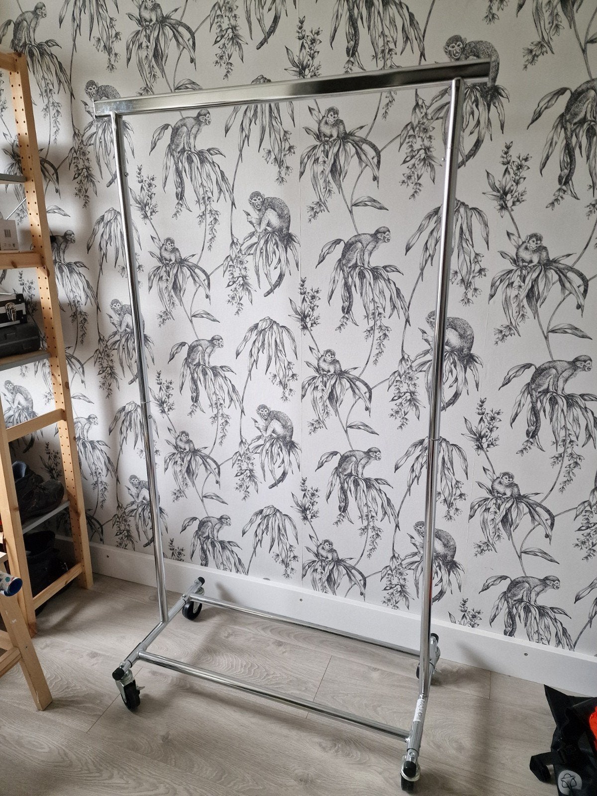 Verrijdbaar kledingrek - Chroom, Ophalen, Met wielen, Gebruikt