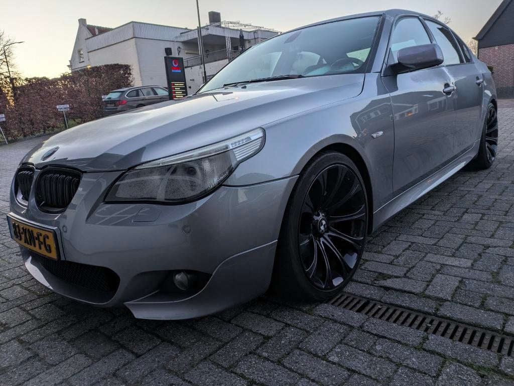 BMW 5-Serie 530i AUT 2003 Grijs,,zie omschrijving, Auto's, BMW, Automaat, Achterwielaandrijving, Zwart, 2000 kg