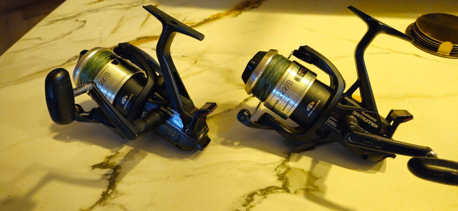 2 Shimano USA 3500B Baitrunner, Watersport en Boten, Ophalen of Verzenden, Gebruikt, Molen