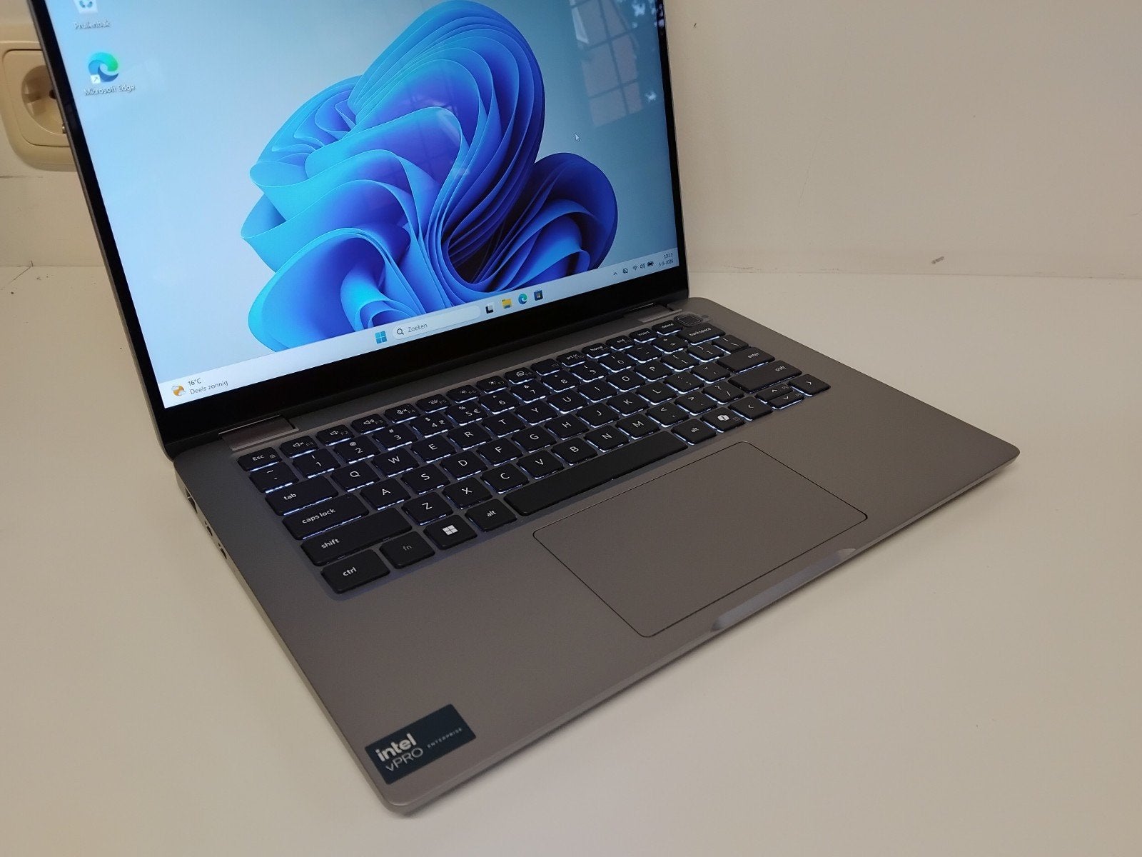 Dell Latitude 5350 2-in-1 Touchscreen Garantie Januari 2028, Computers en Software, Windows Laptops, Gebruikt, Qwerty, Intel® Core™ Ultra 5 135U 12 Cores