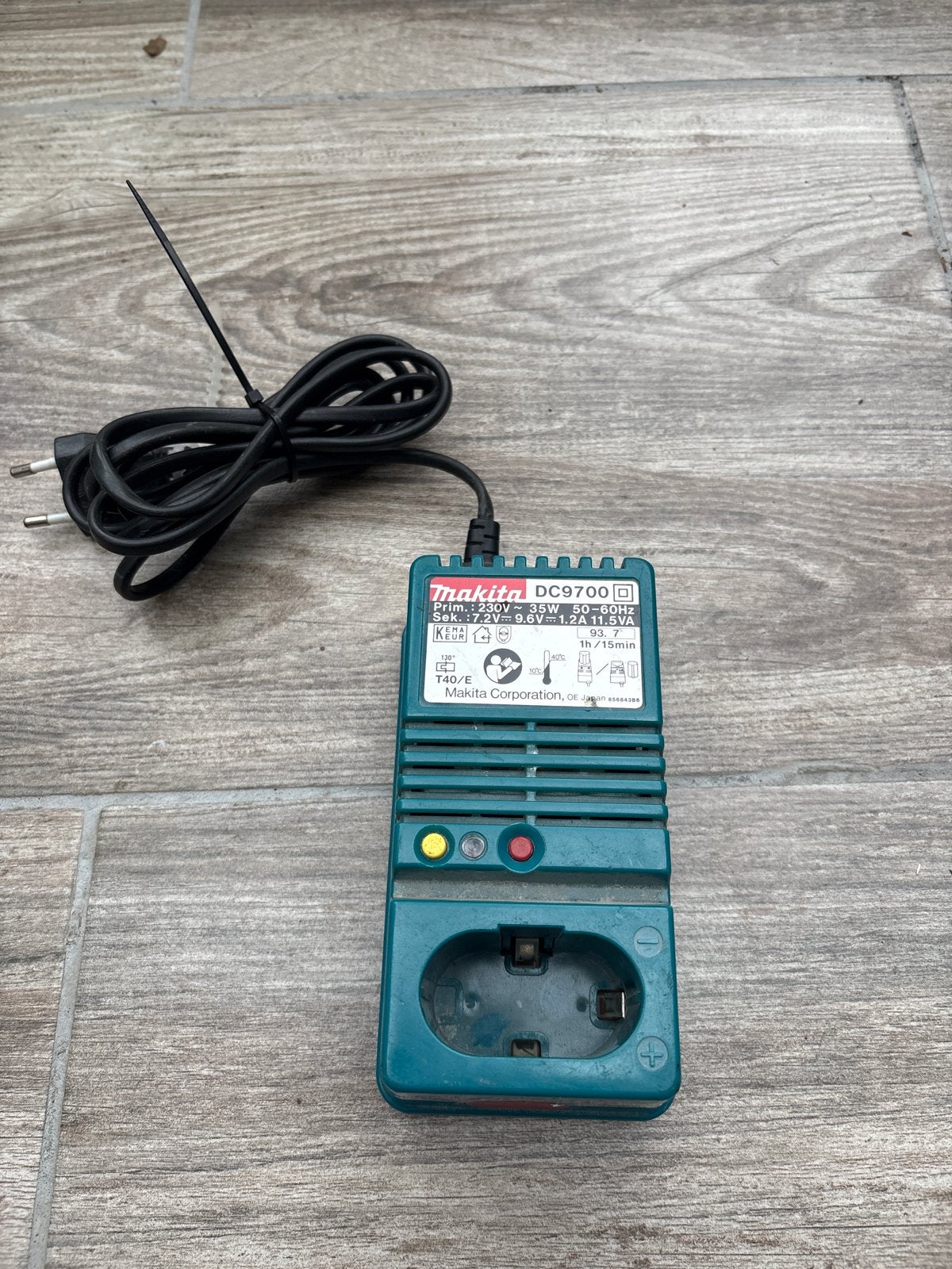 Makita DC9700 Oplader voor 7.2V-9.6V Accu's, Ophalen of Verzenden, Gebruikt