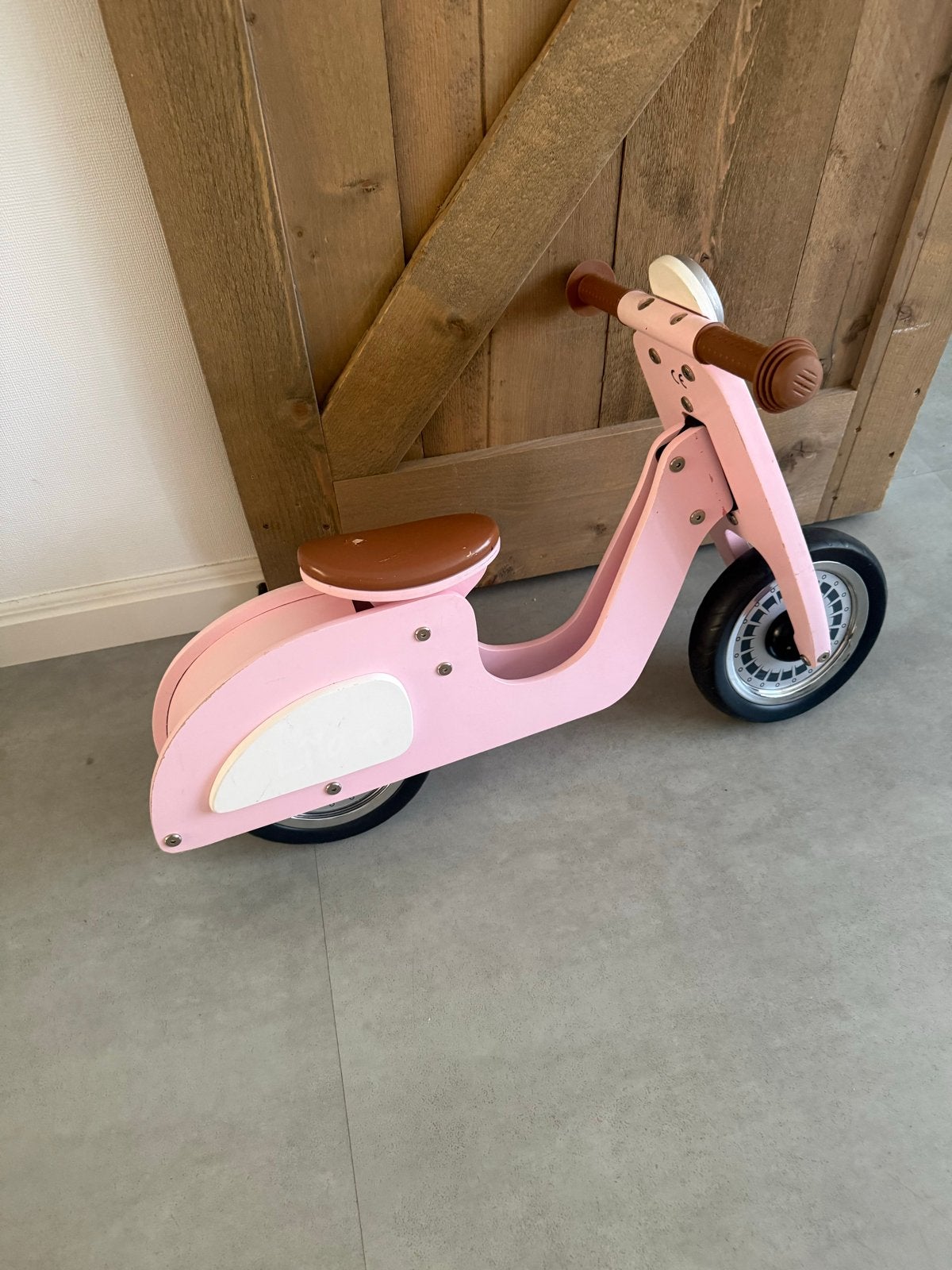 Roze houten loopscooter voor kinderen, Kinderen en Baby's, Speelgoed | Buiten | Voertuigen en Loopfietsen, Ophalen, Gebruikt, Loopfiets