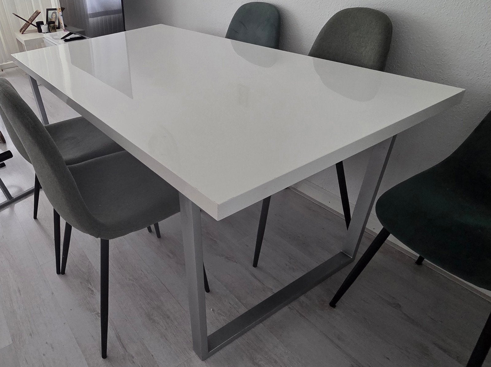 Hoogglans witte eettafel, Ophalen, 50 tot 100 cm, Zo goed als nieuw, 150 tot 200 cm