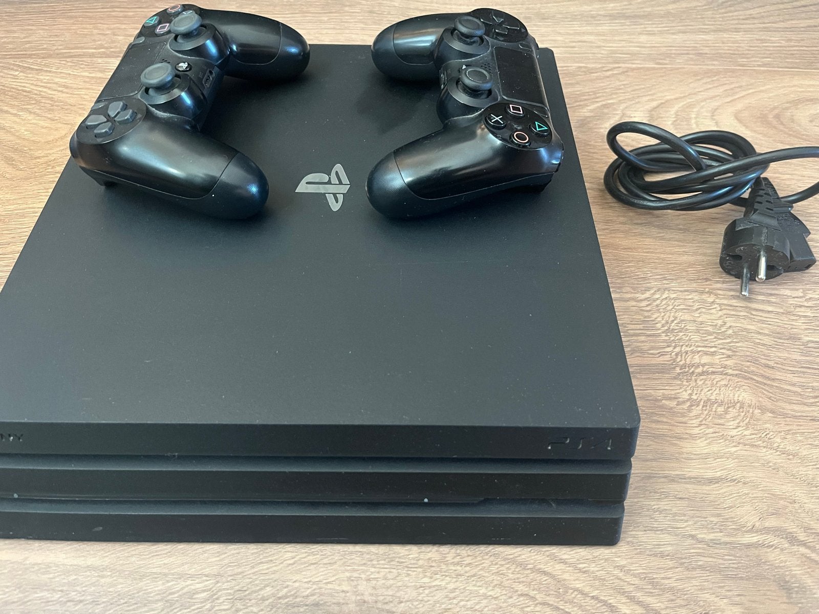 PlayStation 4 Pro 1TB met 2 controllers en 8 games, Spelcomputers en Games, Ophalen, Met games, Met 2 controllers, Zo goed als nieuw