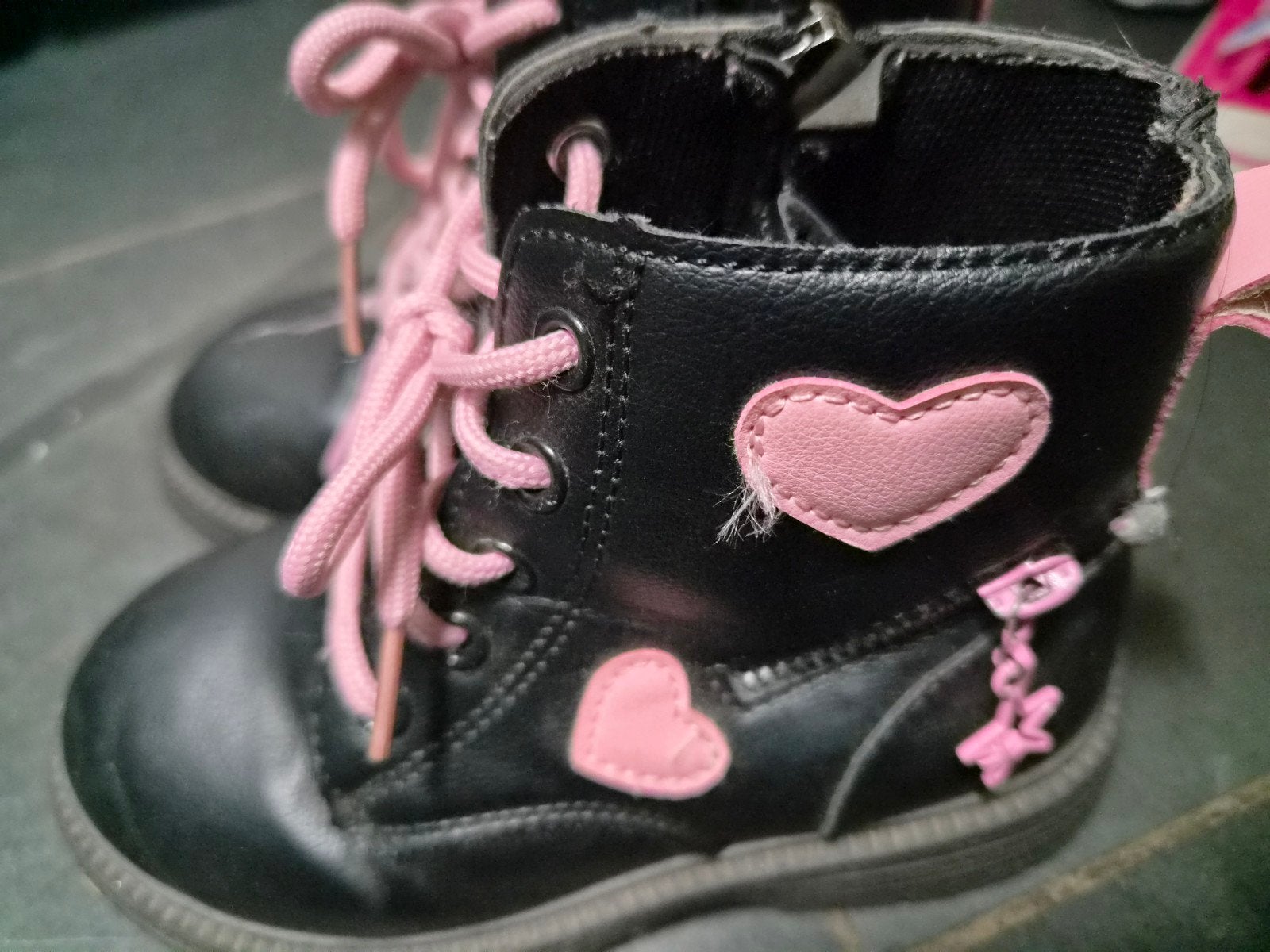 Zwarte kinderlaarzen met roze veters - Maat 30, Ophalen of Verzenden, Gebruikt, Meisje, Laarzen