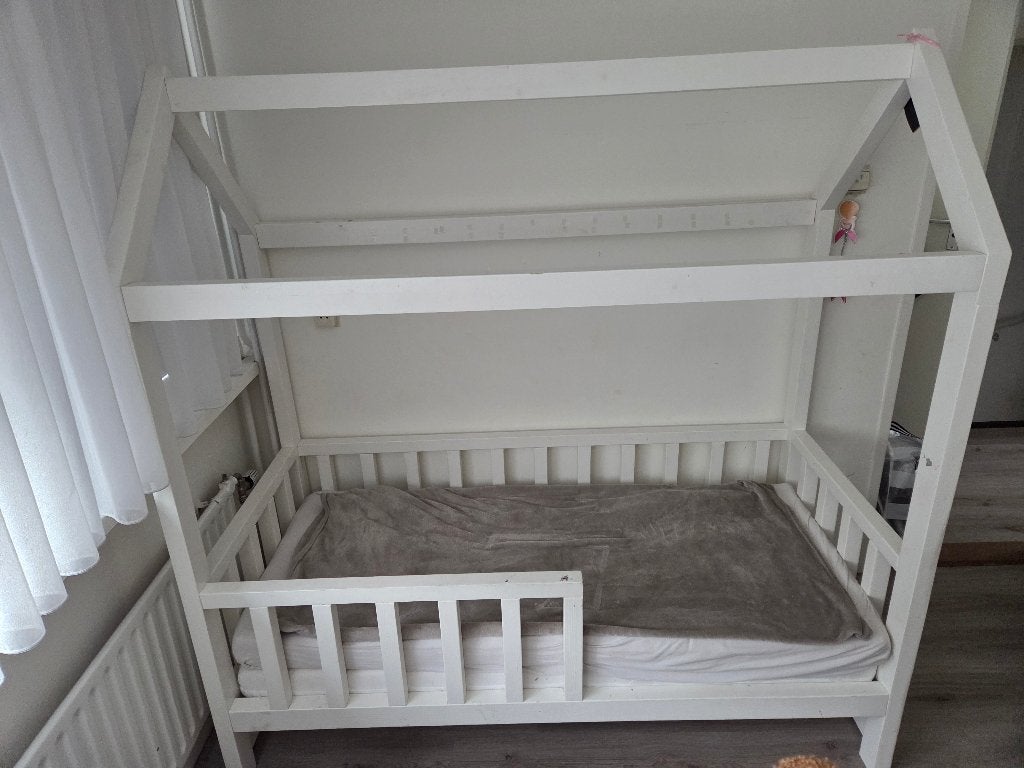 Peuter huis bed, Kinderen en Baby's, Ophalen, Gebruikt, Minder dan 140 cm, 70 tot 85 cm
