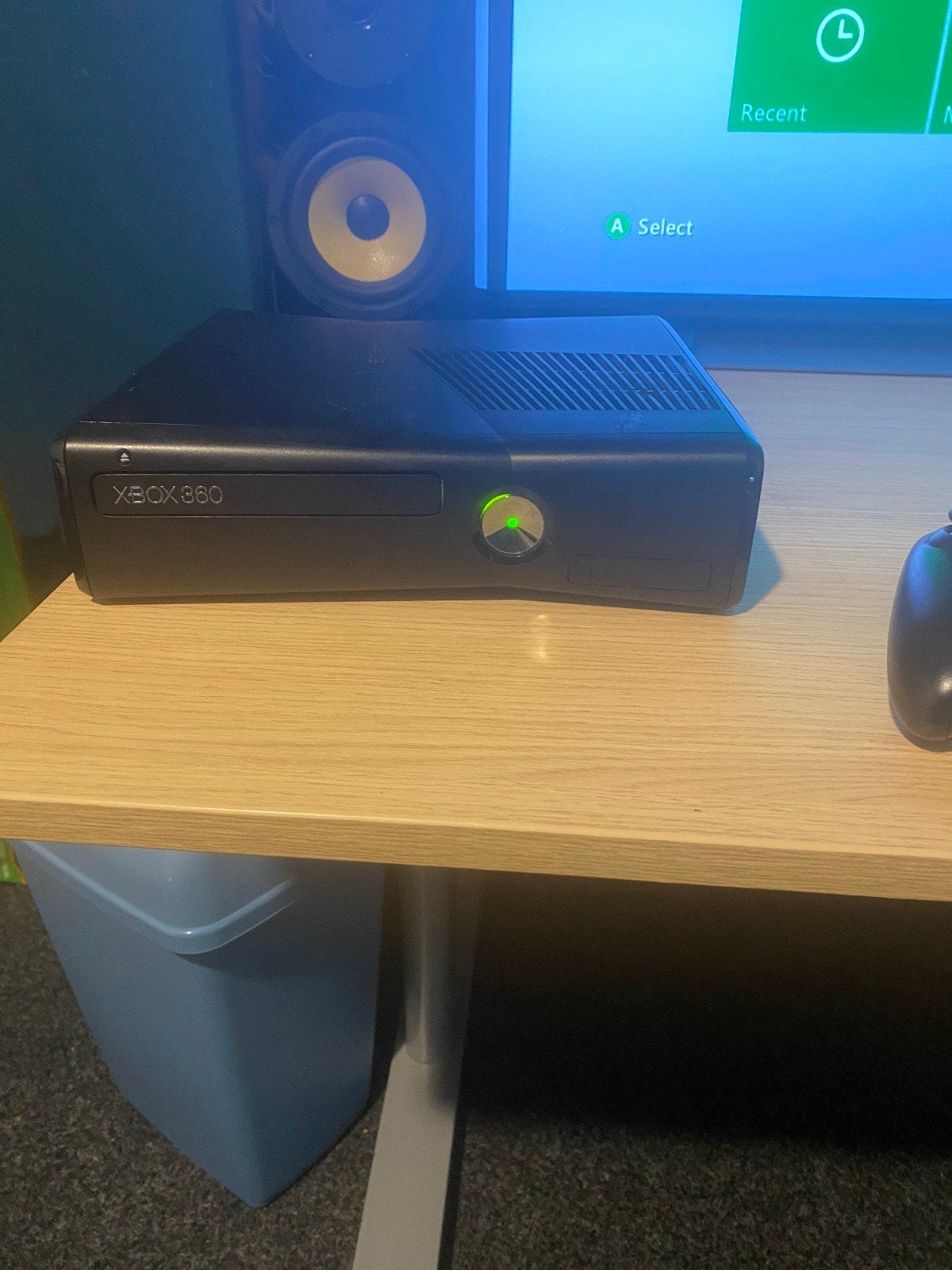 Xbox 360 Slim 4GB met 250gb HDD, Spelcomputers en Games, Ophalen, 360 S, Refurbished, Met 1 controller