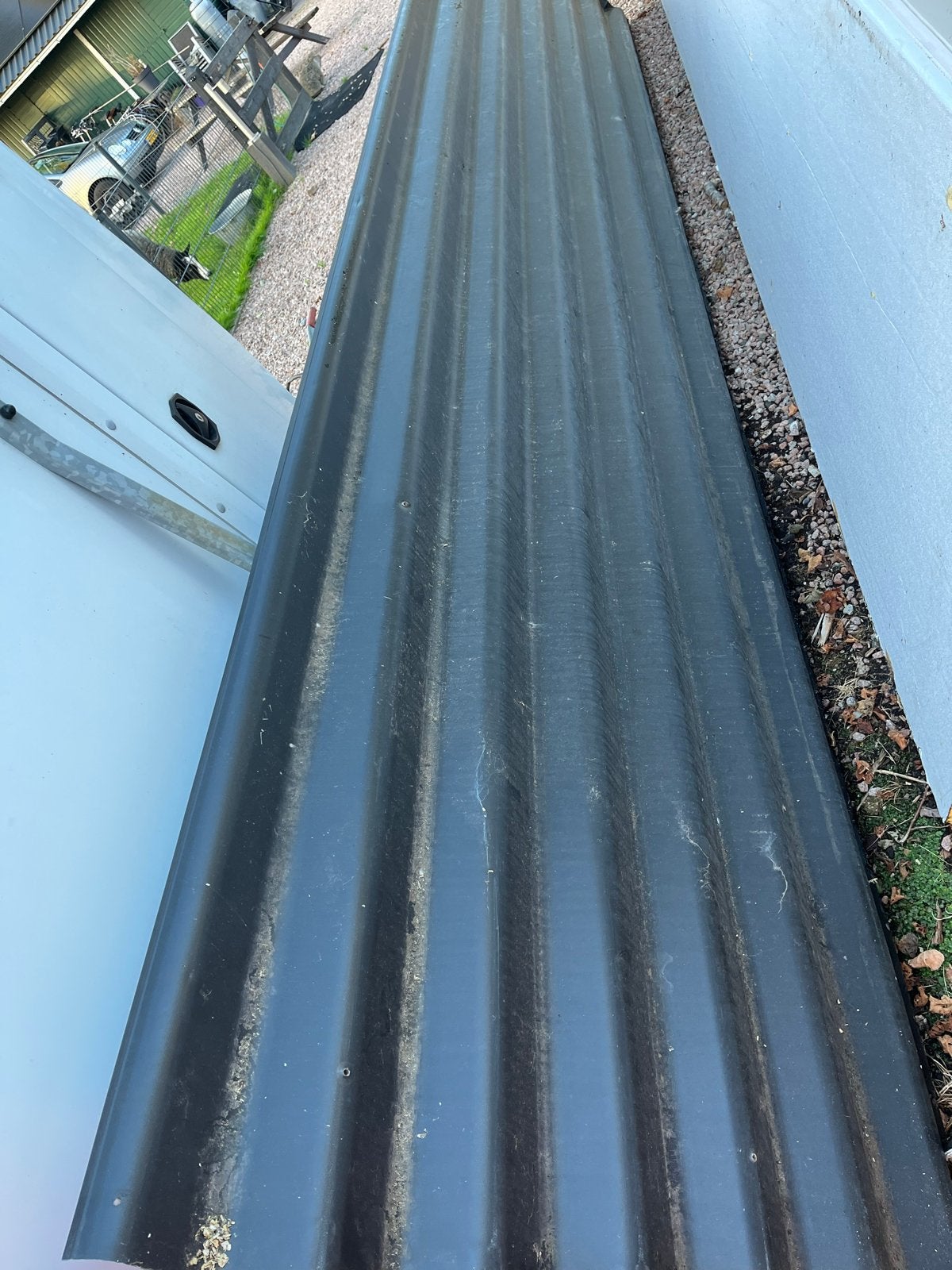 Zwarte golfplaten dakplaten, geïsoleerd, Ophalen, Gebruikt, Zwart, 15 m² of meer