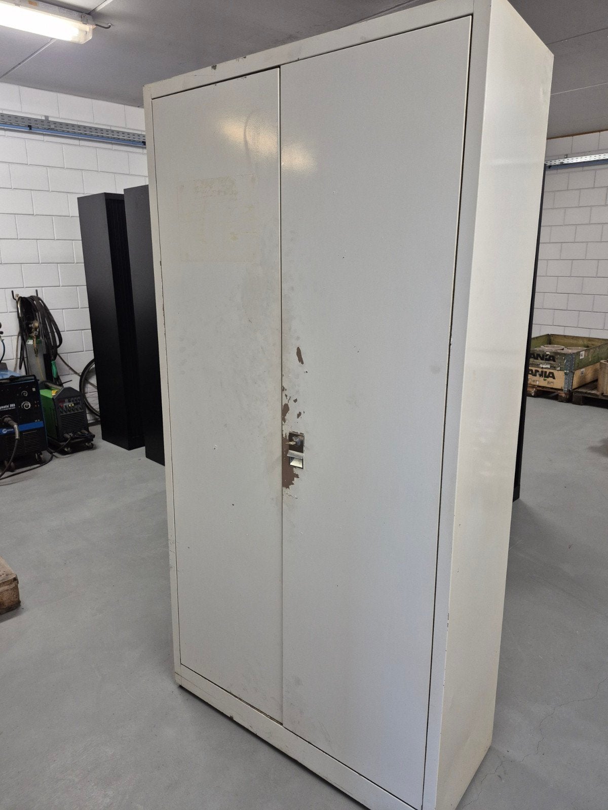 Stalen werkplaats kast, Ophalen
