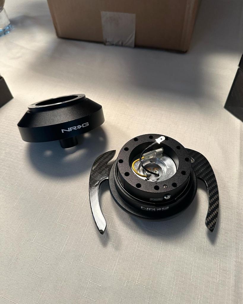 NRG Gen 4.0 Quick release hub Black carbon stuurnaaf snapoff, Auto diversen, Tuning en Styling, Ophalen of Verzenden