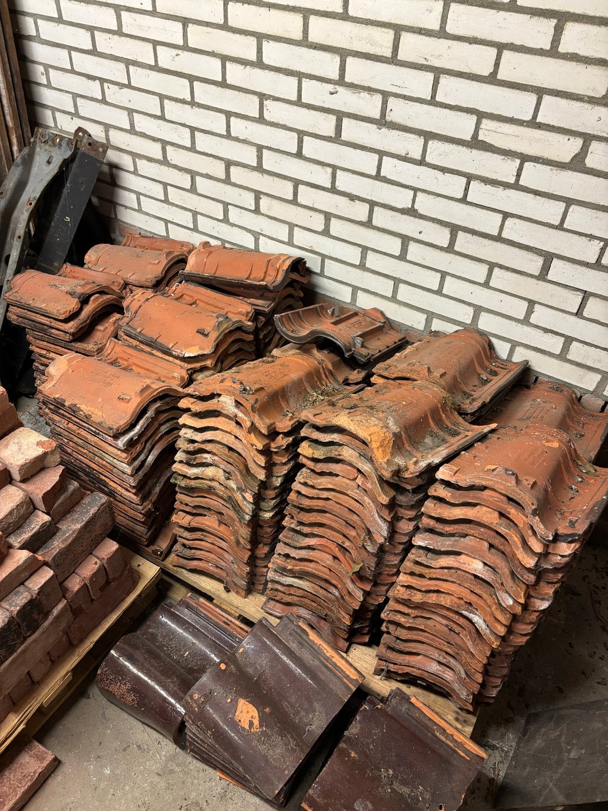 Partij KDN Dakpannen - Gebruikt, Doe-het-zelf en Verbouw, Ophalen, Gebruikt, 5 tot 10 m², Dakpannen