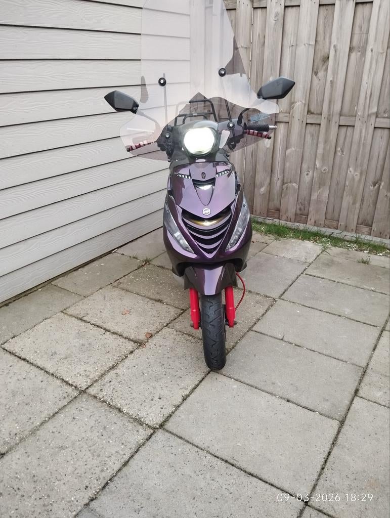Piaggio Zip - Kameleon Paars met Windscherm, Fietsen en Brommers, Scooters | Piaggio, Gebruikt, Maximaal 45 km/u, Zip, Ophalen of Verzenden