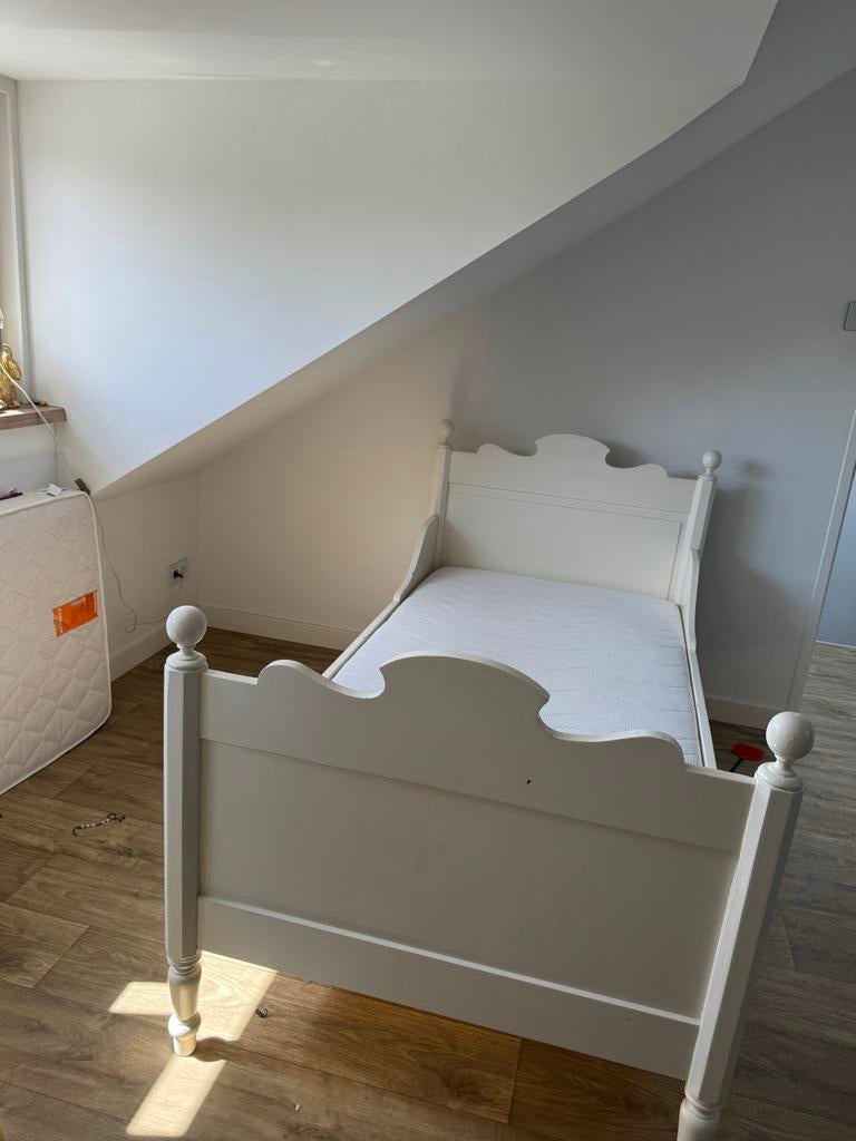 Antiek Frans kinderbed wit met op maat gemaakt matras, Ophalen, 70 tot 85 cm, Zo goed als nieuw, Matras