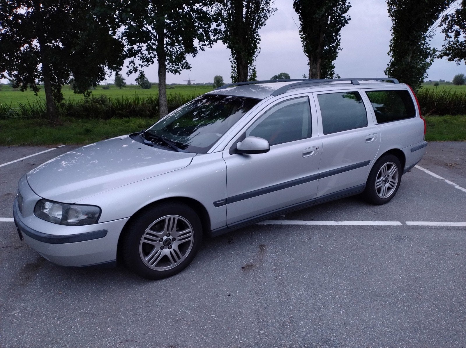Volvo V70 2.4 170PK AUT 2000 Grijs, 1800 kg, Stationwagon, 2435 cc, 1533 kg