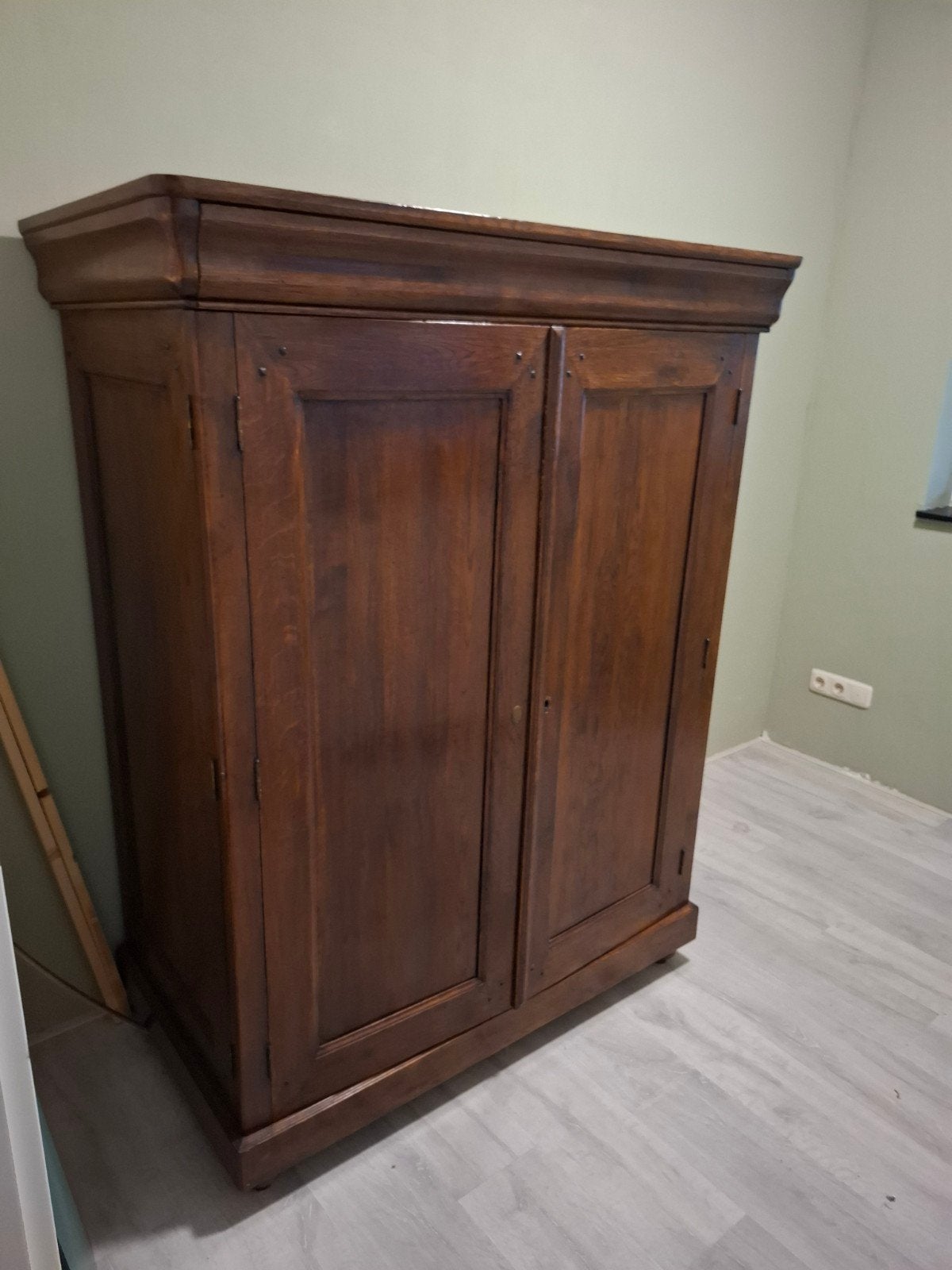 houten computerkast, Ophalen