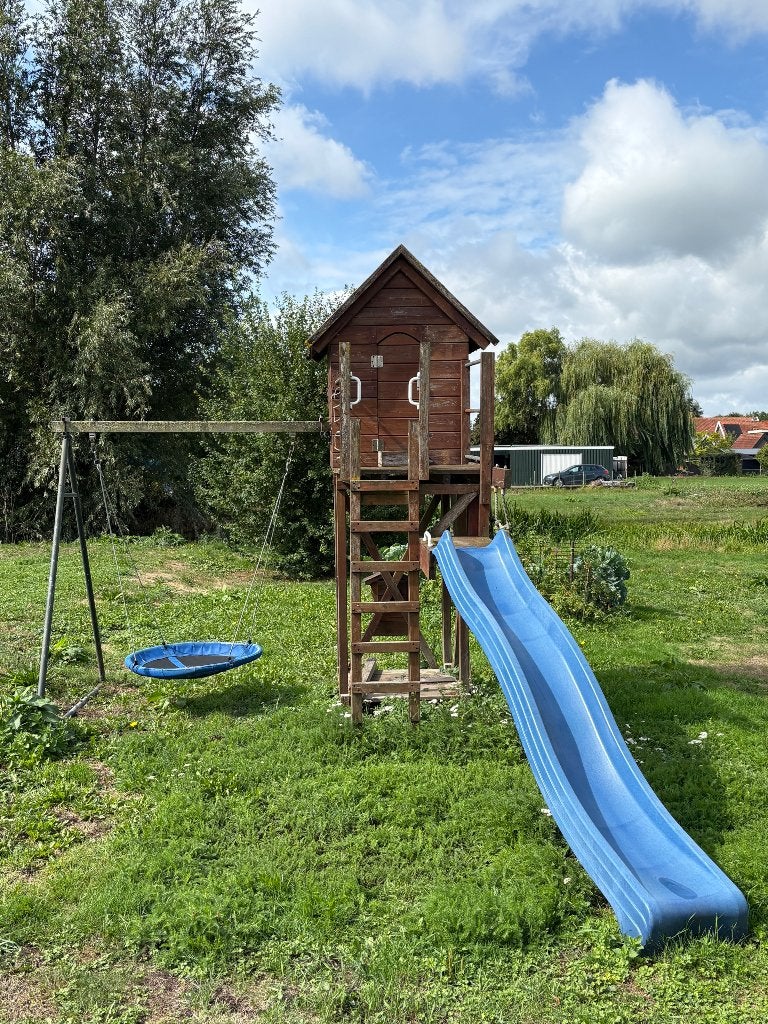 Speelhuis voor in de tuin met schommel en glijbaan, Ophalen, Gebruikt, Hout