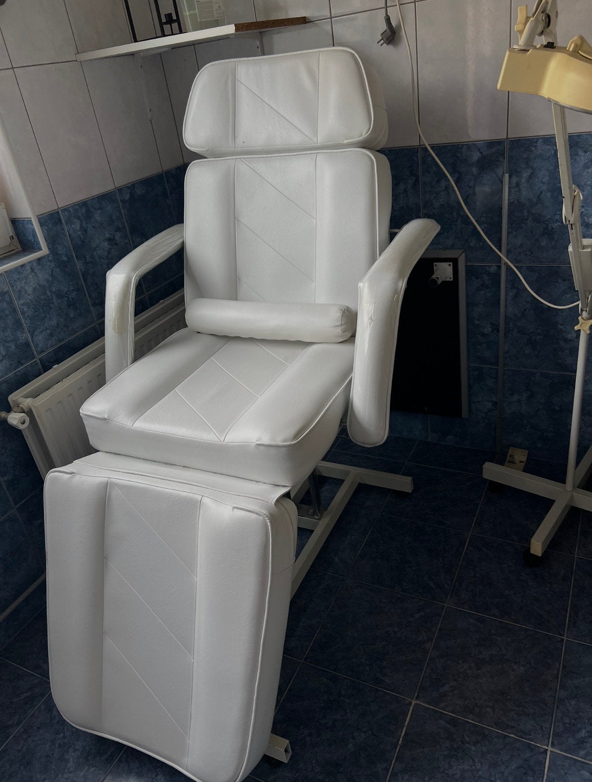 Witte behandelstoel, Sport en Fitness, Massageproducten, Ophalen, Zo goed als nieuw, Massagetafel