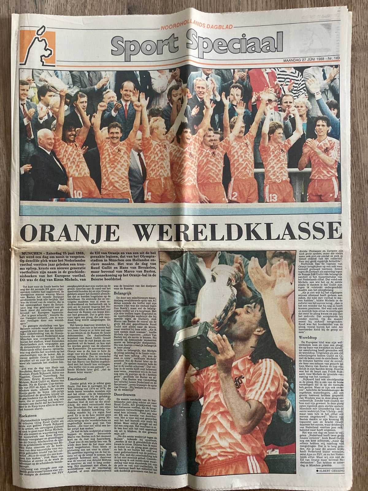 NHD Sport Special: Oranje wint EK 1988, Ophalen of Verzenden, Gelezen, Krant