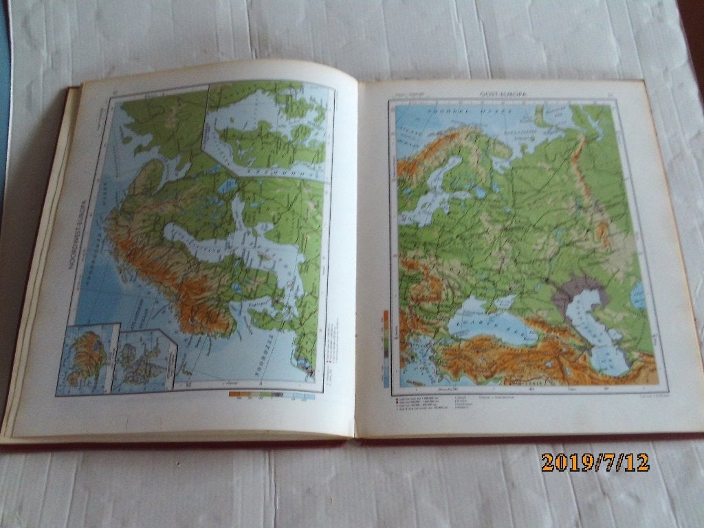 kleine schoolatlas der gehele aarde - p.r. bos/c.j.van balen, Gelezen, Ophalen of Verzenden, Landkaart, 1800 tot 2000