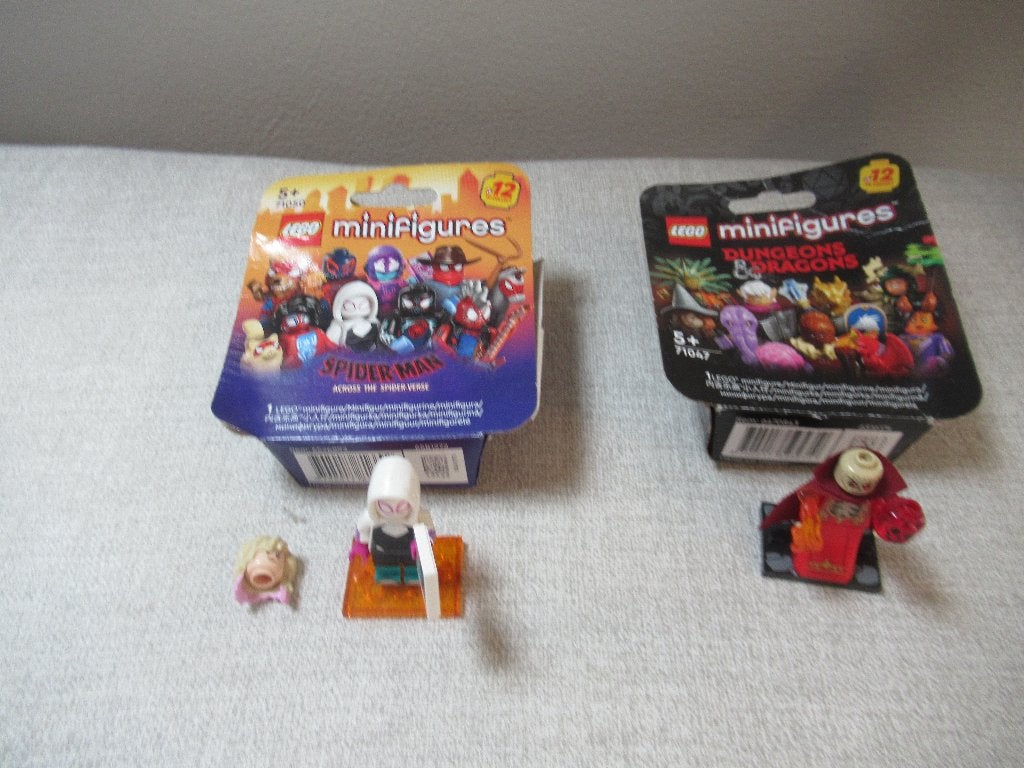 2 Lego figuren - SPIDERMAN + DUNGEONS & DRAGONS, Overige thema's, Lego, Ophalen of Verzenden, Zo goed als nieuw