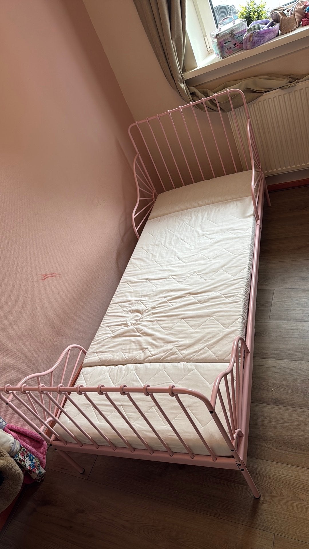 IKEA Minnen meegroeibed roze, Ophalen, 70 tot 85 cm, Zo goed als nieuw, Lattenbodem