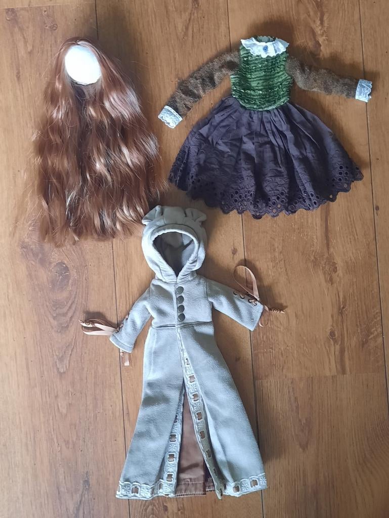 Bjd 1/4, MSD poppen, nieuwe pruik , mantel, jurk,Handgemaakt, Verzamelen, Poppen, Ophalen of Verzenden, Nieuw, Kleertjes
