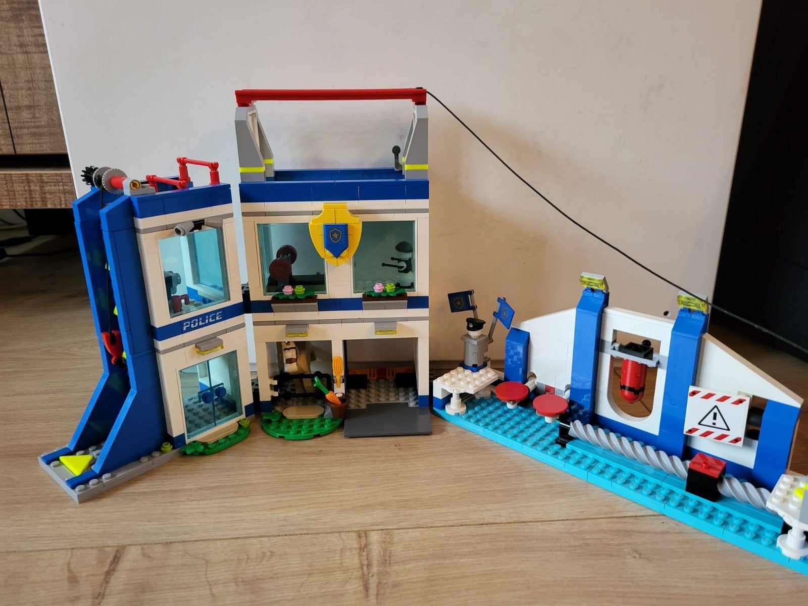Lego City 60372 Politiebureau - Complete set in goede staat