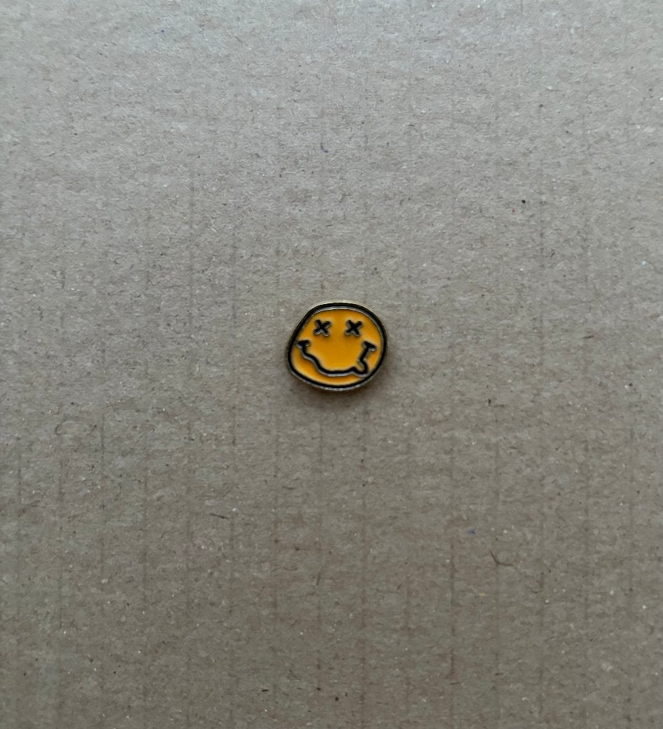 Pin/ brouche Nirvana, Verzenden, Nieuw in verpakking, Overige formaten, Poprock