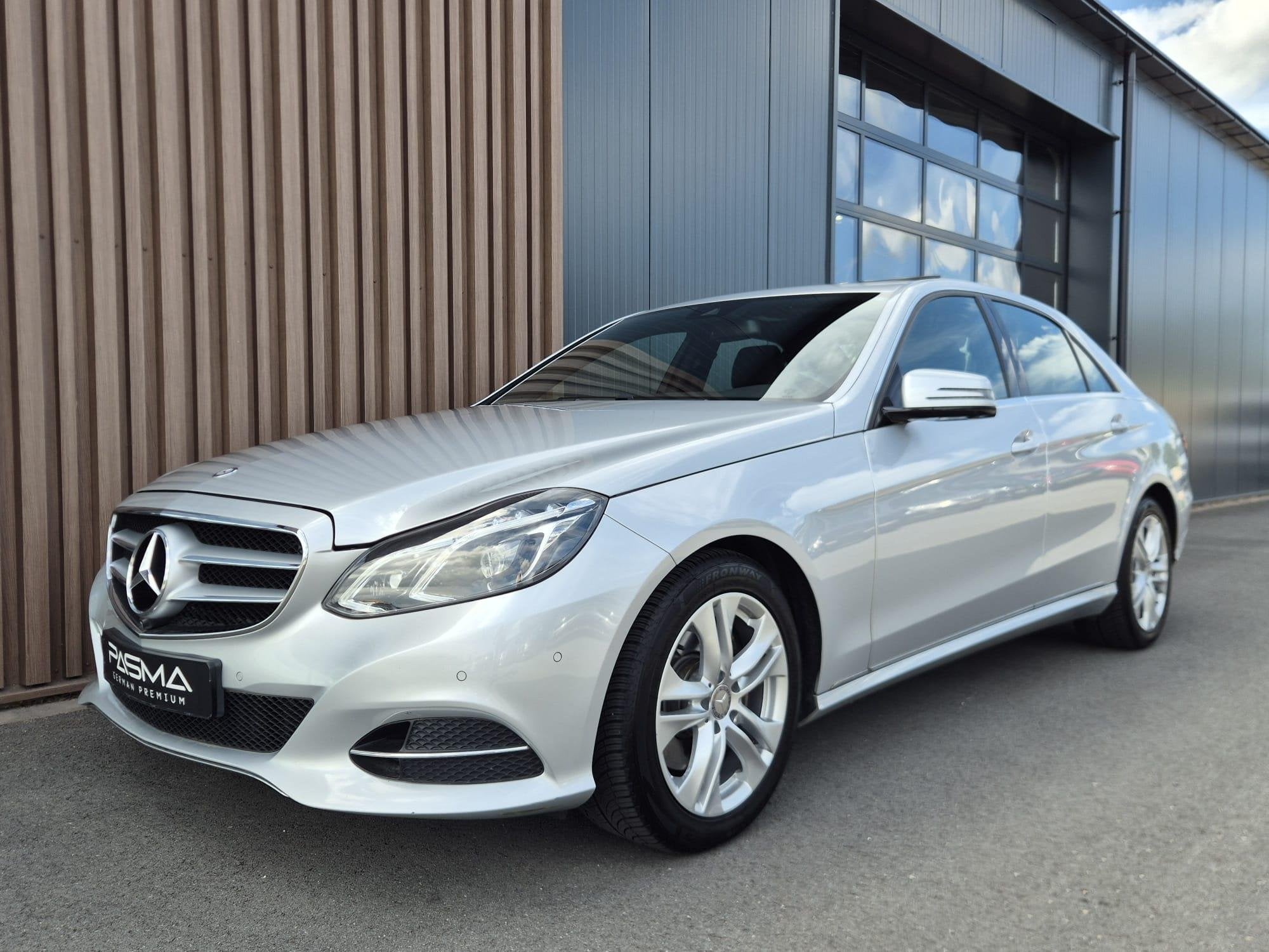 Mercedes-Benz E-klasse 250 Avantgarde | BTW | 360 cam. | Cli, Auto's, Achterwielaandrijving, Gebruikt, 4 cilinders, Bedrijf