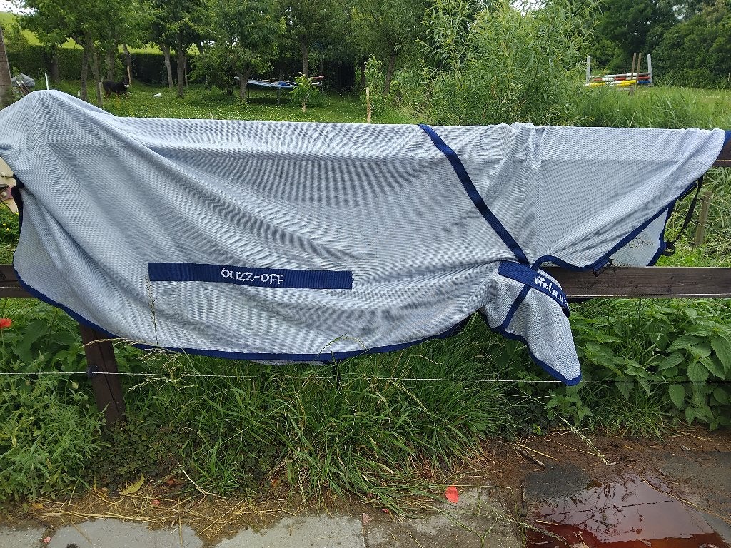 Bucas buzz off full neck maat 4,9, Dieren en Toebehoren, Ophalen of Verzenden, Zo goed als nieuw, Kruissingels, Vliegendeken