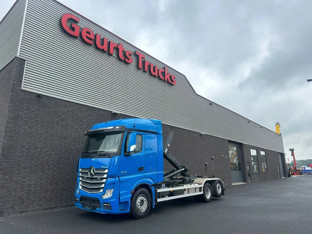 Mercedes-Benz Actros 2545 6X2 MET HIAB MULTILIFT XR21S61 HAA, Automaat, Euro 6, Blauw, Bedrijf