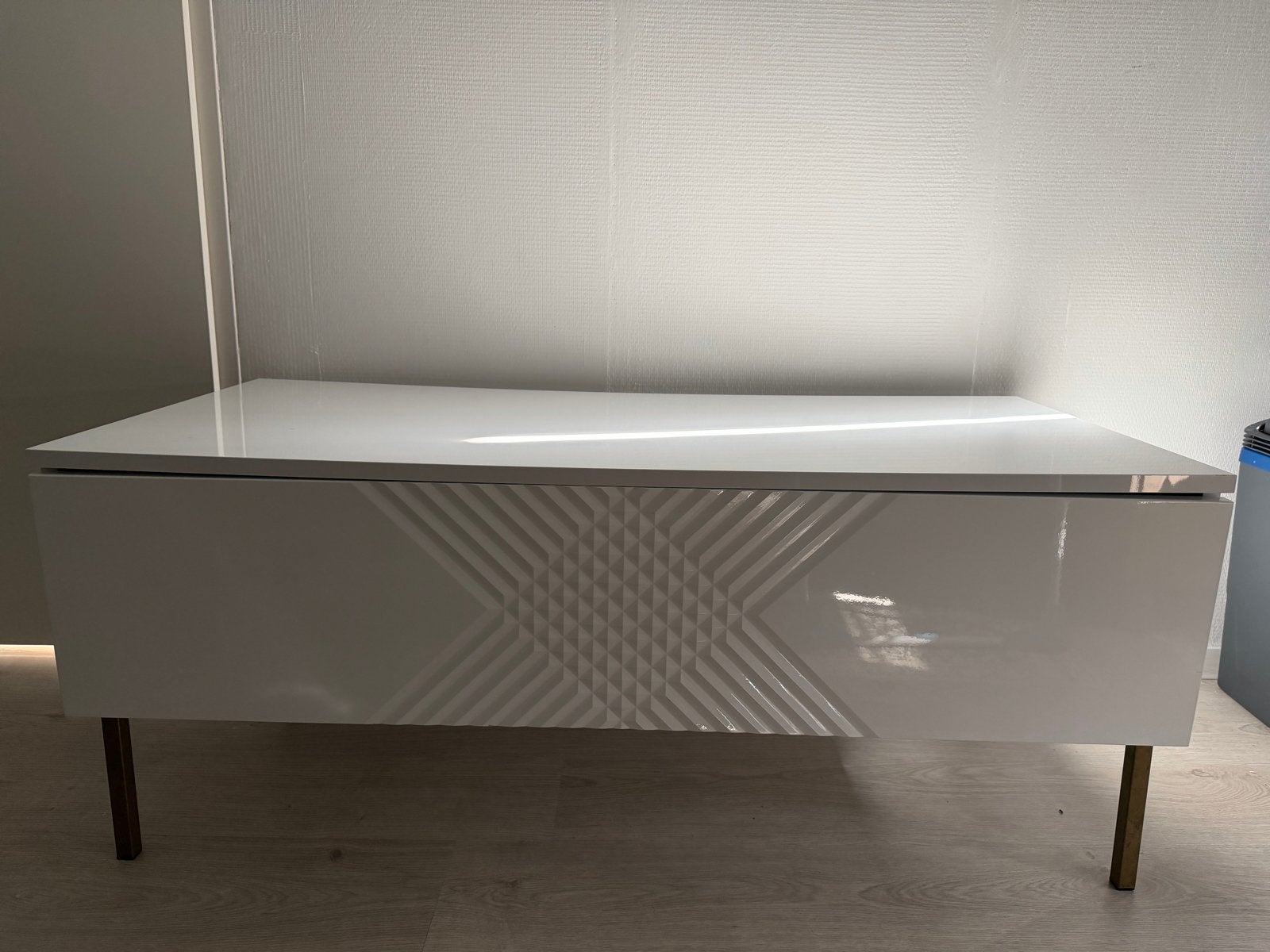 Moderne witte salontafel 120 cm met gouden poten, Ophalen, Kunststof, 50 tot 100 cm, 100 tot 150 cm