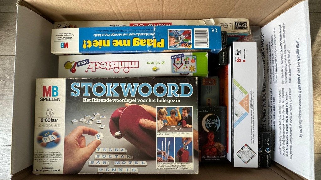 Grote doos vol gezelschapsspellen en speelgoed, Een of twee spelers, Ophalen of Verzenden, Gebruikt, Diverse uitgevers