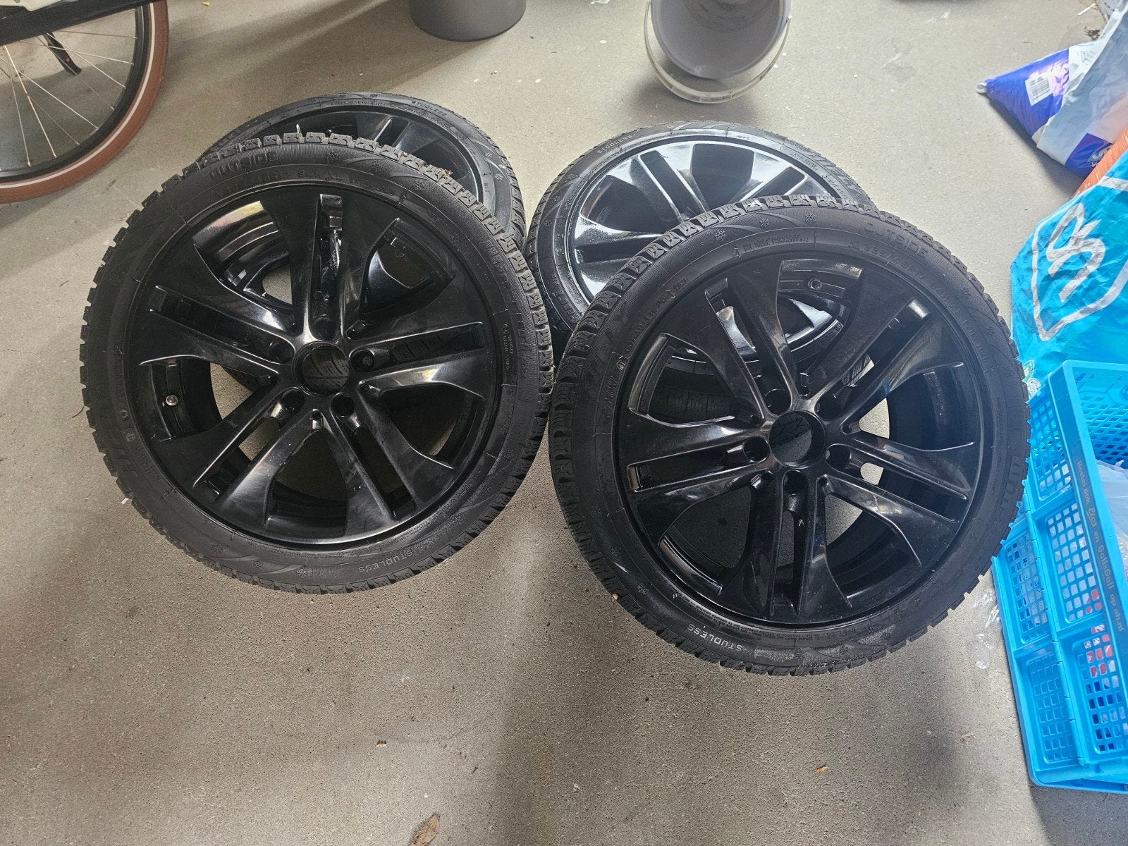 Originele zwarte Mercedes velgen A2044017502 met winterbande, Auto-onderdelen, Ophalen, Gebruikt, Banden en Velgen, 17 inch