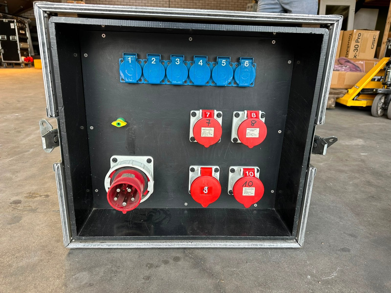 INDU ELECTRIC 63A krachtstroom verdeler in flightcase, Ophalen, ., Zo goed als nieuw, .