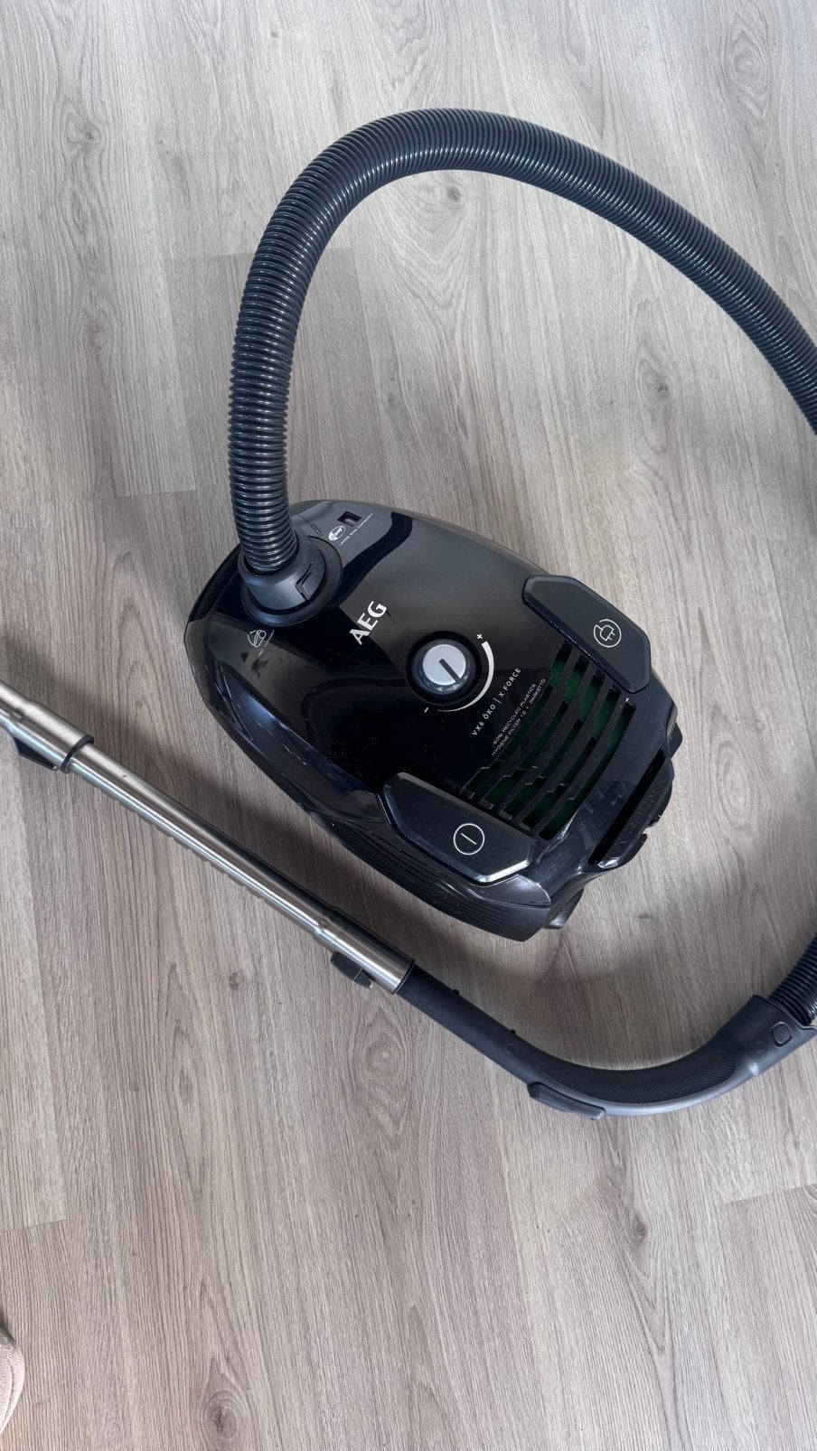 AEG VX6-2 Stofzuiger met 10 zakken, Ophalen of Verzenden, Zo goed als nieuw