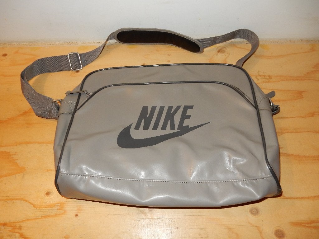 Nike Heritage SI Track schoudertas, Ophalen of Verzenden, Zo goed als nieuw, Grijs