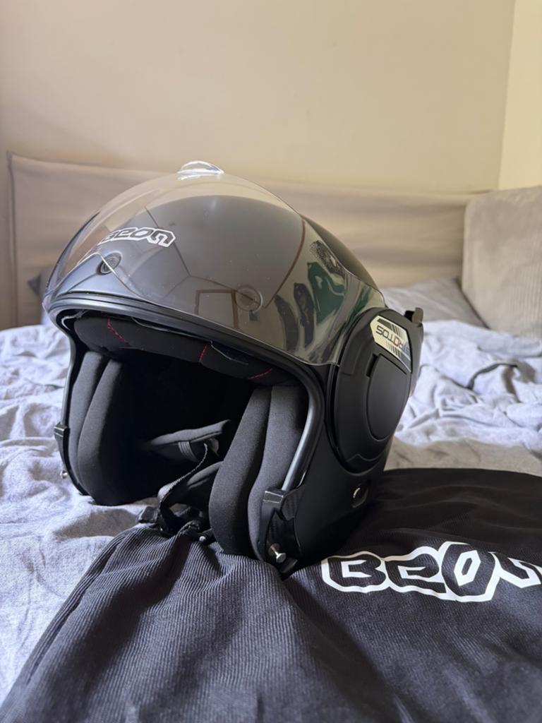 Beon stratos scooter/motorhelm, Fietsen en Brommers, Brommerhelmen, Ophalen, Zo goed als nieuw