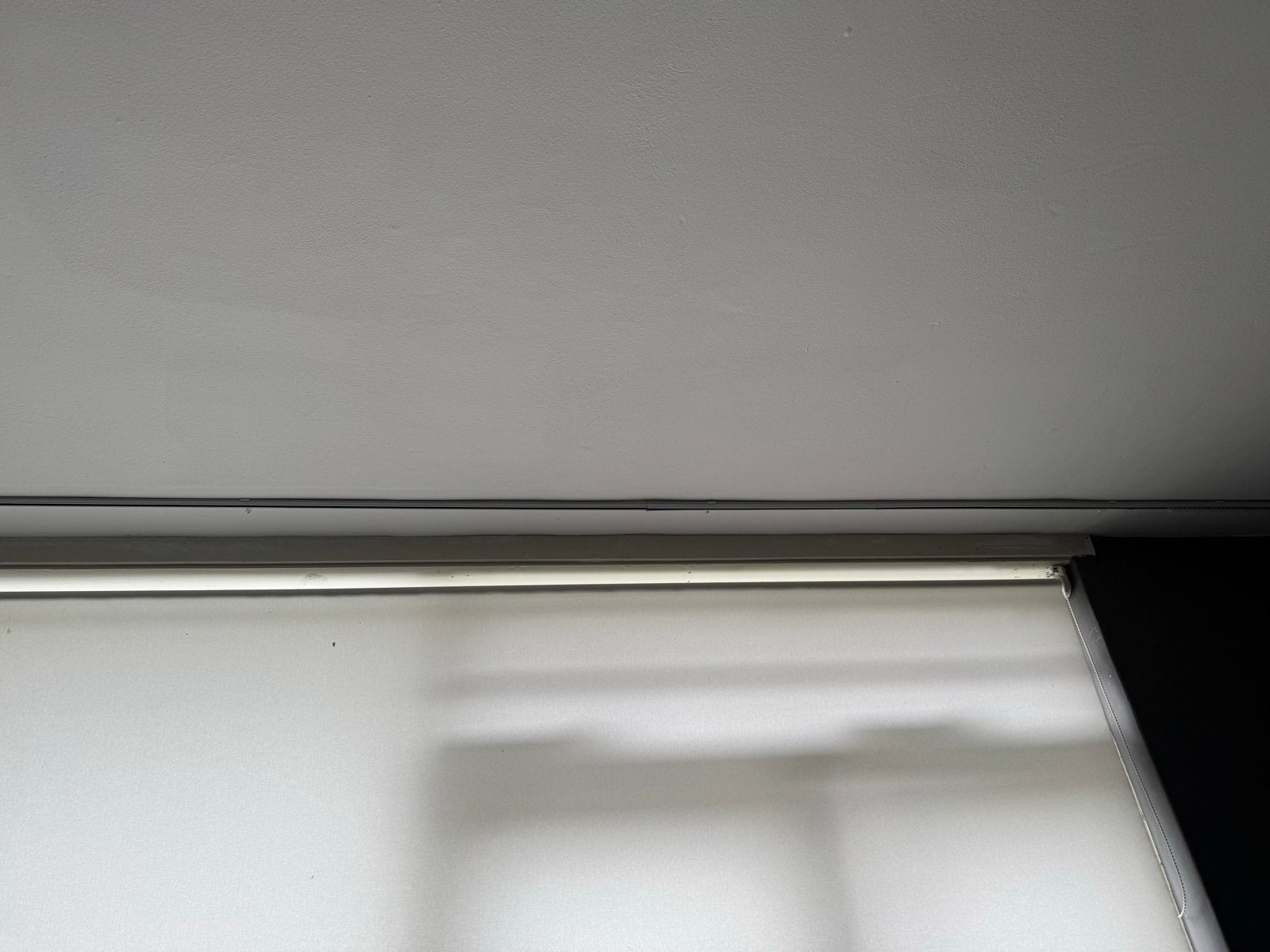 Wit rolgordijn - perfect voor elke kamer, Ophalen of Verzenden, Zo goed als nieuw, Wit, Rolgordijn