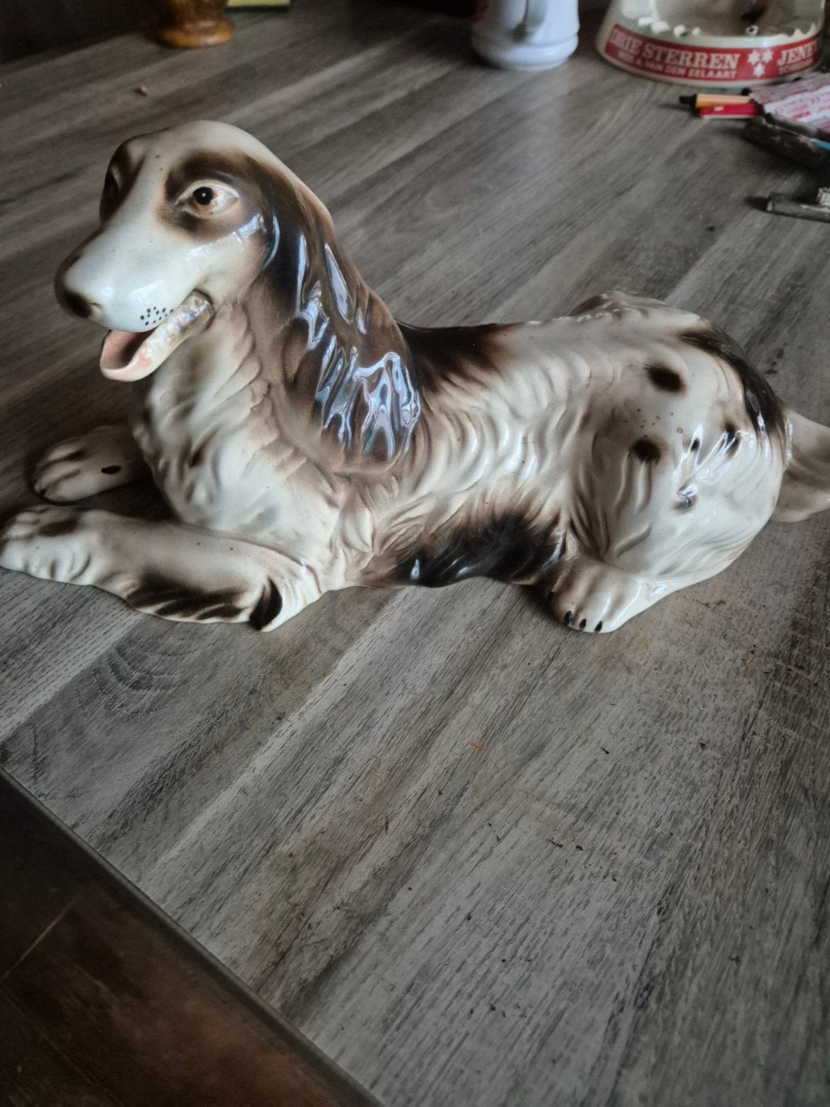 Vintage Keramieken Hond Beeldje - Liggende Spaniel, Antiek en Kunst, Ophalen of Verzenden