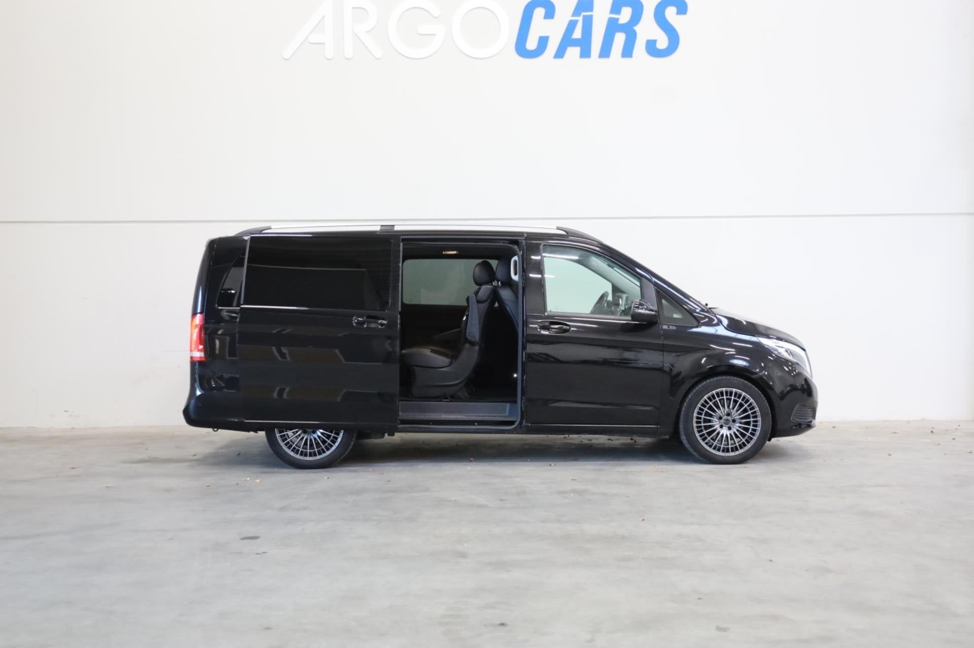 Mercedes-Benz V-klasse V250d AUT 12/2018 LANG LEDER FULL LED, Auto's, Achterwielaandrijving, Gebruikt, Zwart, Stoelverwarming