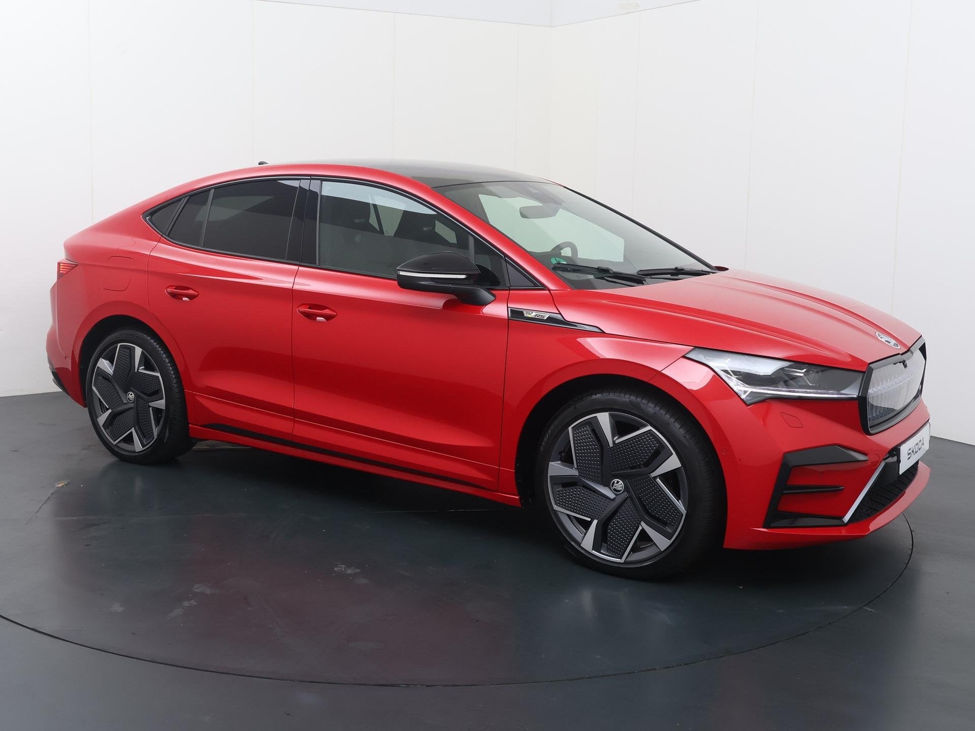 Skoda Enyaq Coupé iV 80 RS | 299 PK | SoH 92% | Adaptive Cr, Auto's, 12 maanden, Gebruikt, Zwart, Vierwielaandrijving