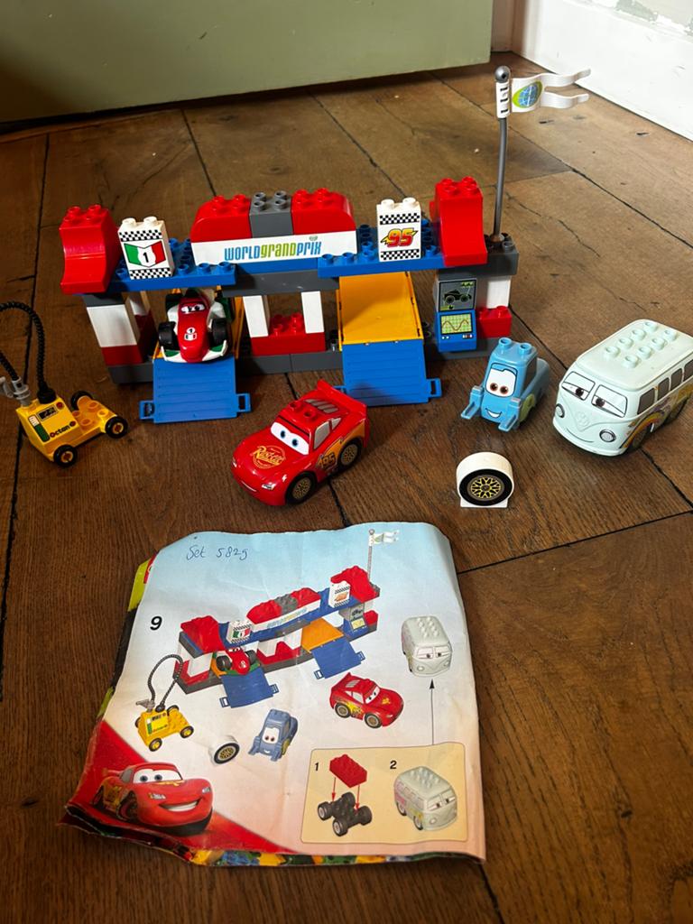 Duplo Cars set 5829 Pitstop, Kinderen en Baby's, Speelgoed | Duplo en Lego, Gebruikt, Compleet, Ophalen of Verzenden, Complete set