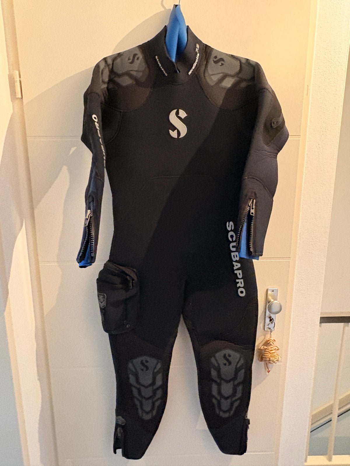 Scubapro Nova Scotia 7.5mm wetsuit met cap, maat M/L, Ophalen, Zo goed als nieuw, Duikpak