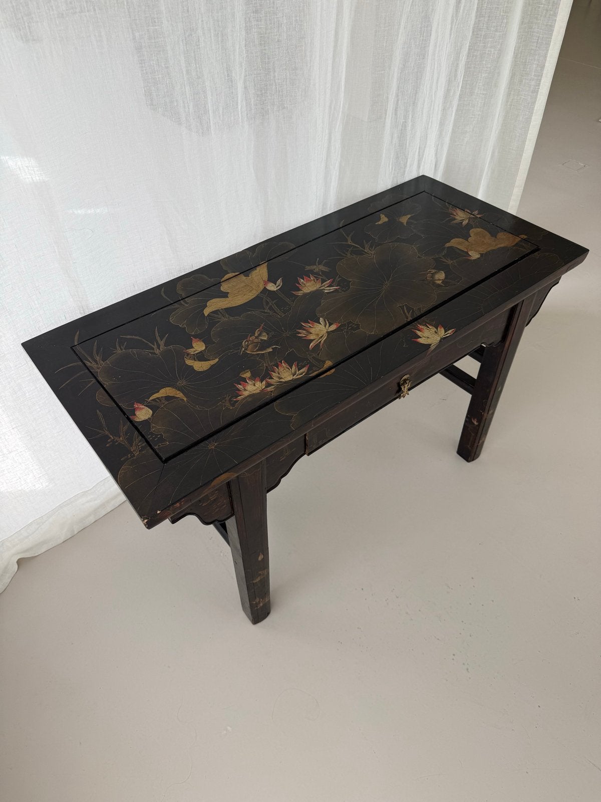 Antieke Chinese console tafel met lade en bloemmotief, Antiek en Kunst, Antiek | Meubels | Tafels, Ophalen