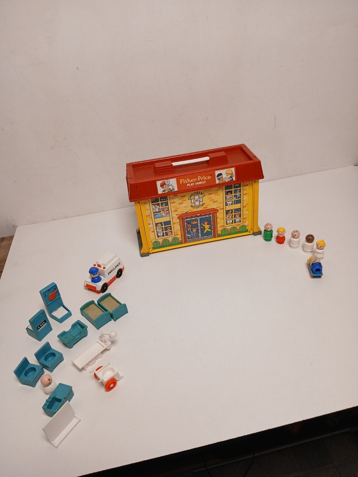 fischer price 931 childrens hospital met accessoires, Ophalen of Verzenden
