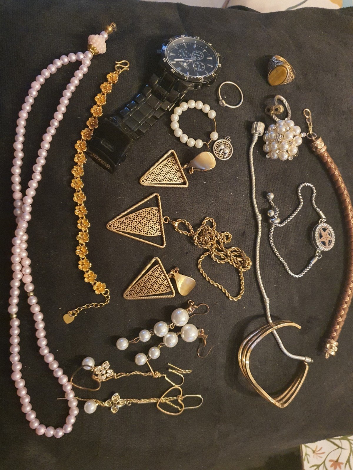 Diverse sieraden en horloge - Goud, Zilver, Kunststof, Sieraden, Tassen en Uiterlijk, Kettingen, Overige materialen, Gebruikt