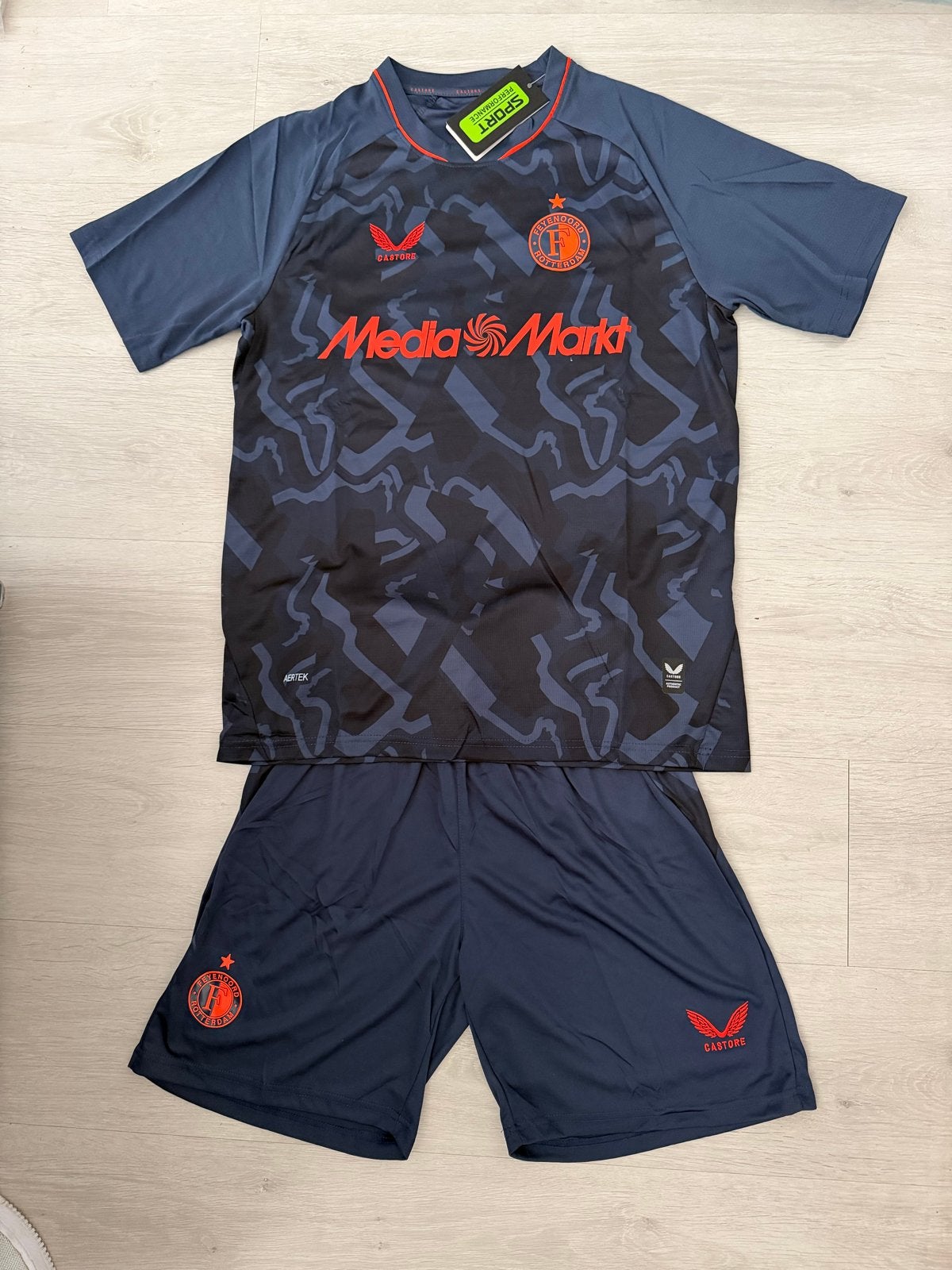 Feyenoord Derde Shirt Seizoen 26/27 - Maten M t/m XXL, Ophalen of Verzenden, Nieuw, Maat 38/40 (M), Blauw