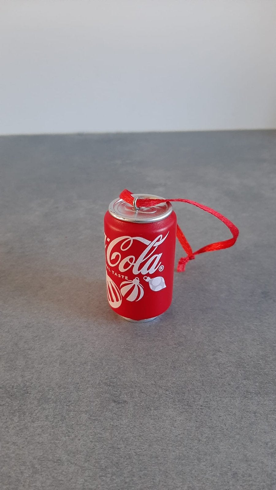 Coca cola kersthanger kerstboom hanger blikje steen cola, Ophalen of Verzenden, Gebruiksvoorwerp