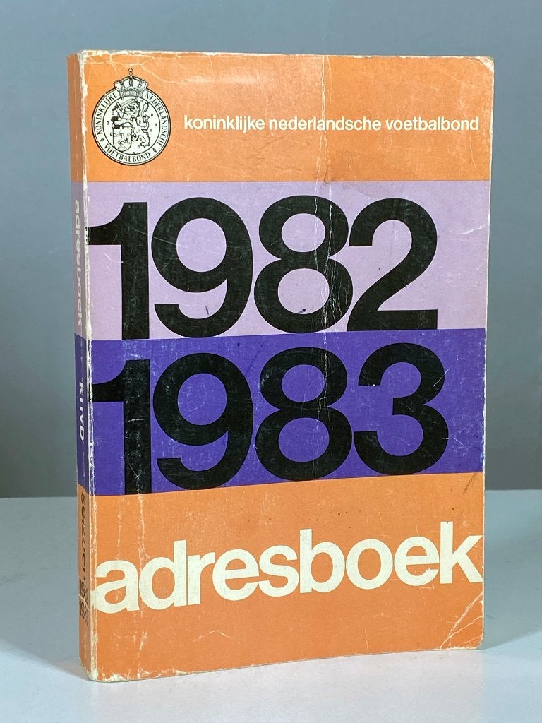 KNVB adresboeken 1982/1983 en 84/85, Boeken, Ophalen, Gelezen, Balsport